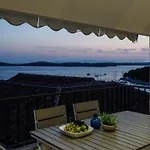 Nyaraló Penthouse In Old Dalmatian House - Flybridge *