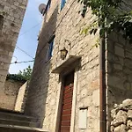 Penthouse In Old Dalmatian House - Flybridge Nyaraló *