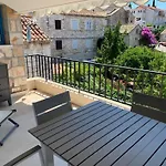 Penthouse In Old Dalmatian House - Flybridge Nyaraló *