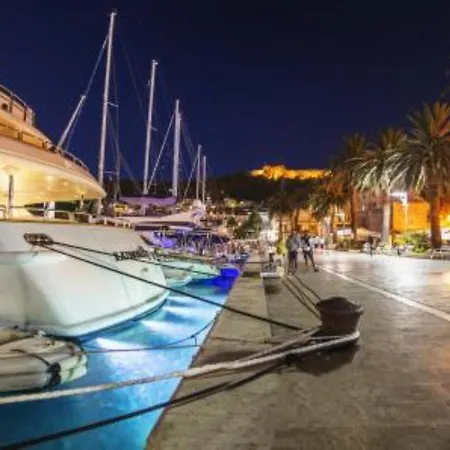 Ferienhaus Penthouse In Old Dalmatian House - Flybridge *