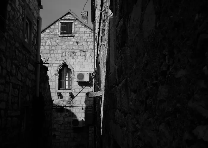 Penthouse In Old Dalmatian House - Flybridge Hvar Town