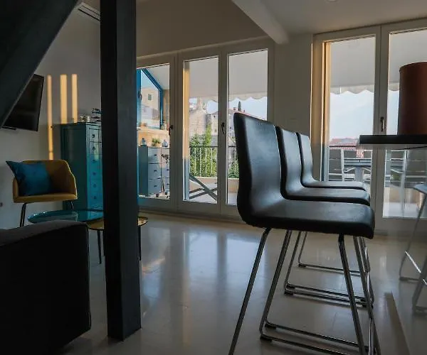 Penthouse In Old Dalmatian House - Flybridge * Hvar Town