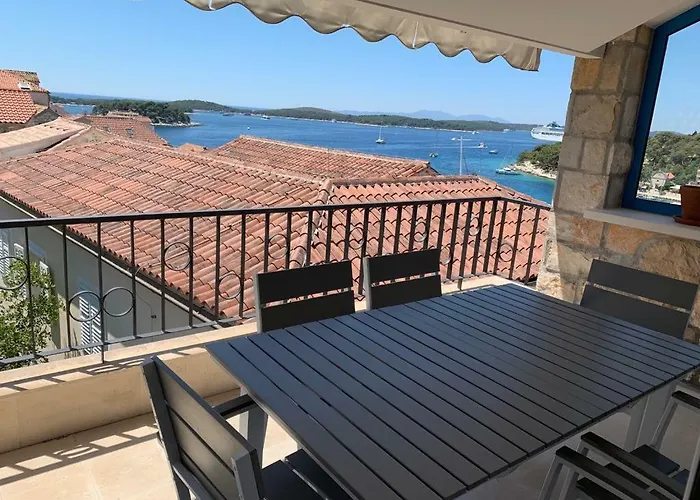 Penthouse In Old Dalmatian House - Flybridge *