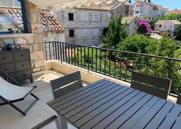 Penthouse In Old Dalmatian House - Flybridge Ferienhaus *