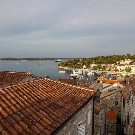 Penthouse In Old Dalmatian House - Flybridge Nyaraló *