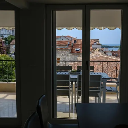 Nyaraló Penthouse In Old Dalmatian House - Flybridge Hvar Town