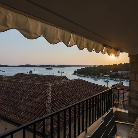 Penthouse In Old Dalmatian House - Flybridge *