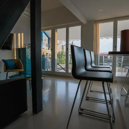 Penthouse In Old Dalmatian House - Flybridge * Hvar Town