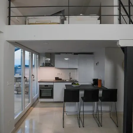 Penthouse In Old Dalmatian House - Flybridge *