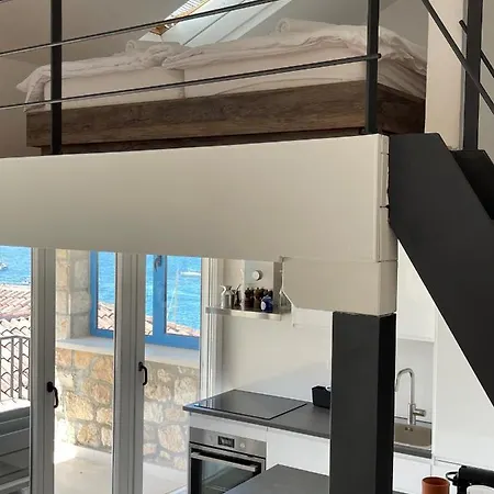 Penthouse In Old Dalmatian House - Flybridge Hvar Town