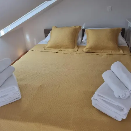 Penthouse In Old Dalmatian House - Flybridge Hvar Town