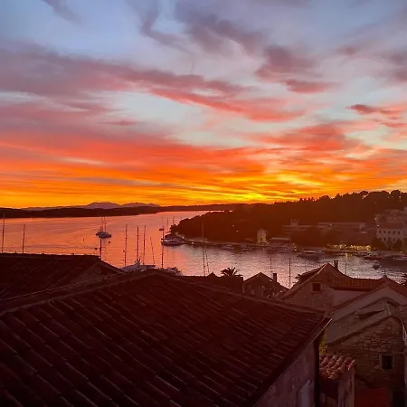 Nyaraló Penthouse In Old Dalmatian House - Flybridge *