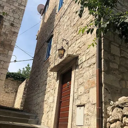 Penthouse In Old Dalmatian House - Flybridge Nyaraló *