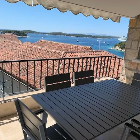 Penthouse In Old Dalmatian House - Flybridge *