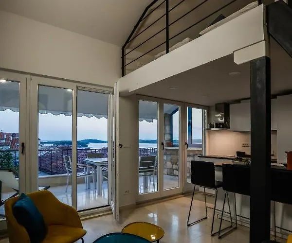 Penthouse In Old Dalmatian House - Flybridge Hvar Town