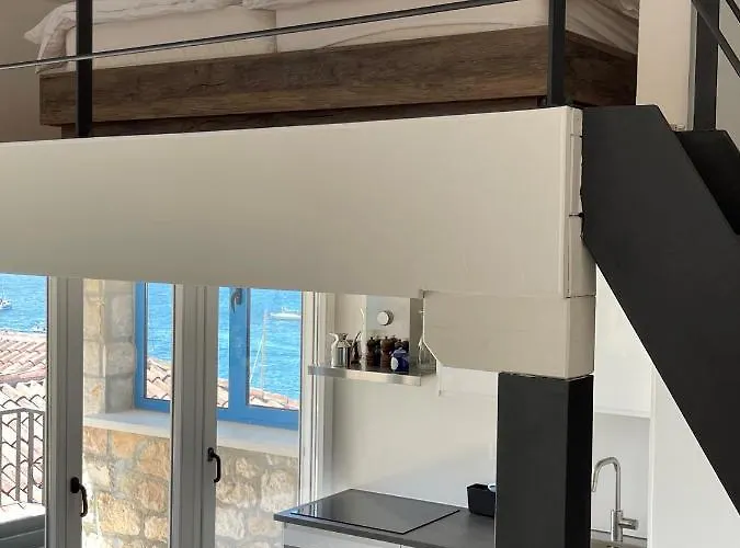 Penthouse In Old Dalmatian House - Flybridge Hvar Town