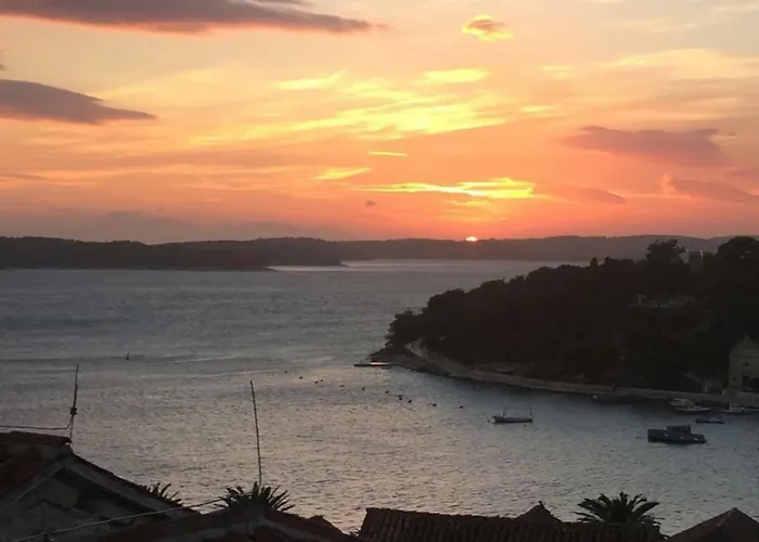 Penthouse In Old Dalmatian House - Flybridge Holiday home *