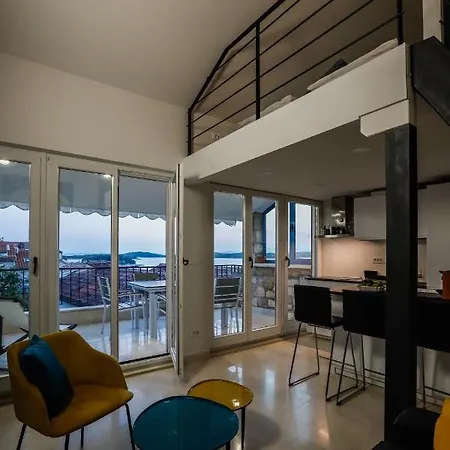 Penthouse In Old Dalmatian House - Flybridge هفار