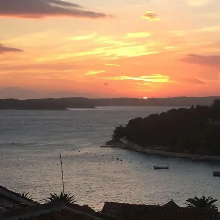 Penthouse In Old Dalmatian House - Flybridge بيت للعطل *