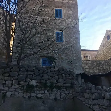 Penthouse In Old Dalmatian House - Flybridge هفار