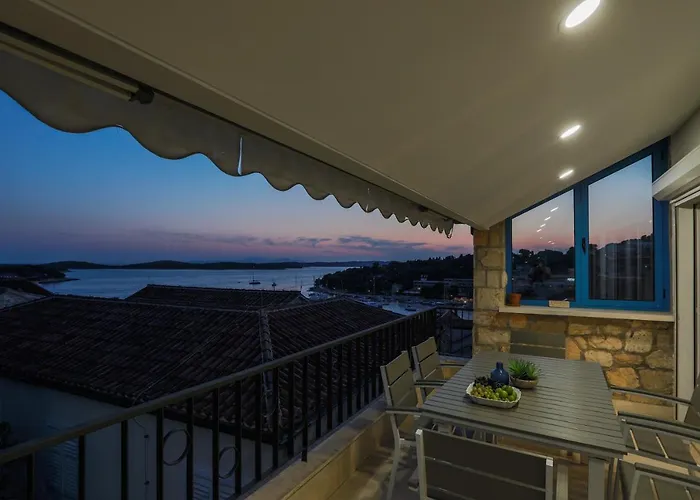 Penthouse In Old Dalmatian House - Flybridge Будинок відпочинку Хвар