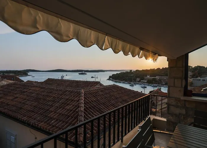 Penthouse In Old Dalmatian House - Flybridge *